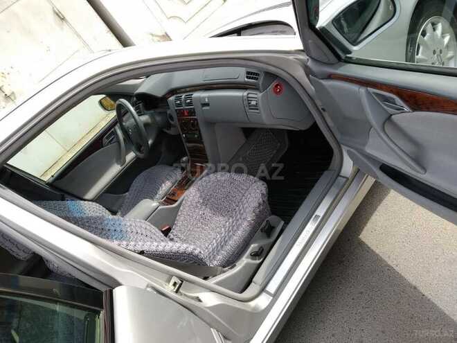 Mercedes E 270 2001, 293,524 km - 2.7 l - Bakı
