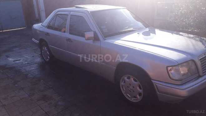 Mercedes E 220 1993, 325,000 km - 2.2 l - Neftçala