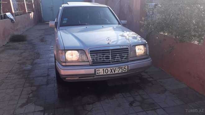 Mercedes E 220 1993, 385,000 km - 2.2 l - Neftçala