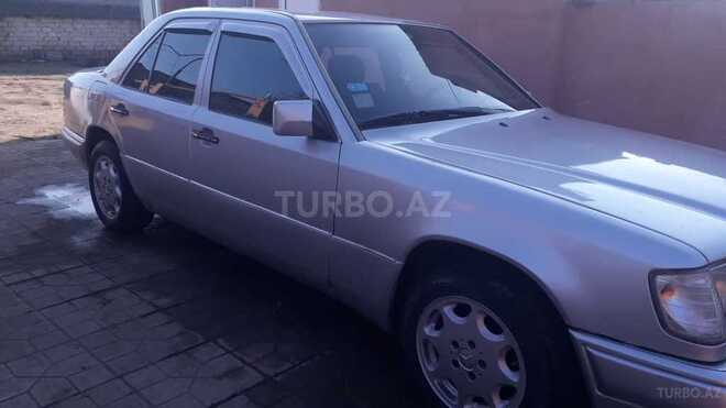 Mercedes E 220 1993, 385,000 km - 2.2 l - Neftçala