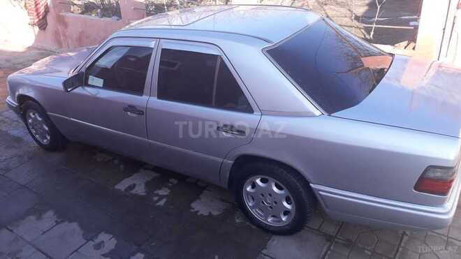 Mercedes E 220 1993, 385,000 km - 2.2 l - Neftçala