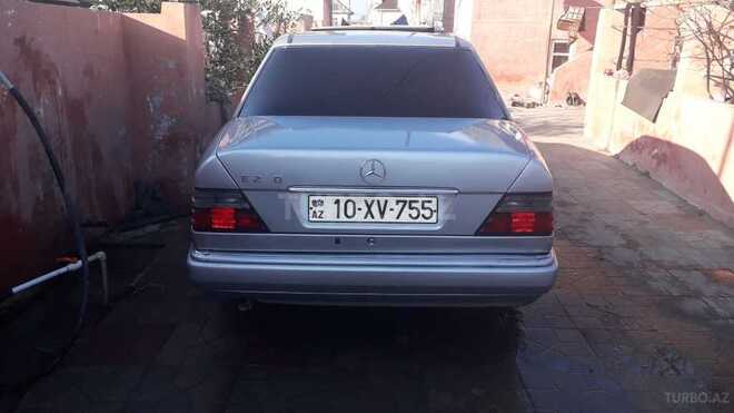 Mercedes E 220 1993, 385,000 km - 2.2 l - Neftçala
