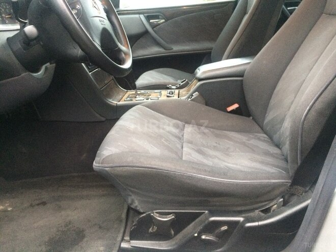 Mercedes E 320 1999, 290,000 km - 3.2 л - Bakı