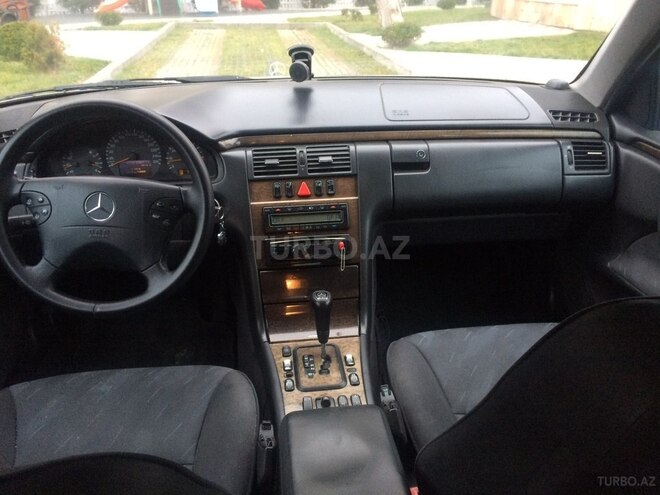 Mercedes E 320 1999, 290,000 km - 3.2 л - Bakı