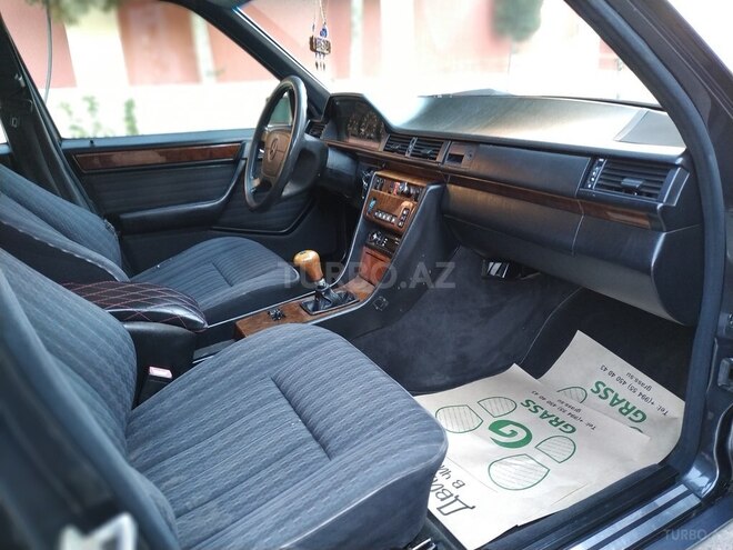 Mercedes E 200 1992, 320,000 km - 2.0 л - Bakı