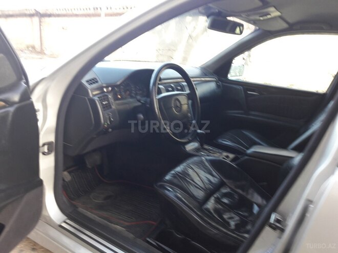 Mercedes E 220 1999, 355,000 km - 2.2 l - Bakı