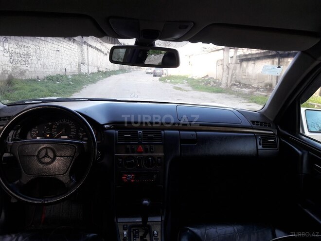 Mercedes E 220 1999, 355,000 km - 2.2 l - Bakı