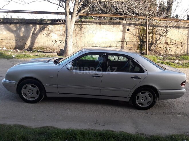 Mercedes E 220 1999, 355,000 km - 2.2 l - Bakı