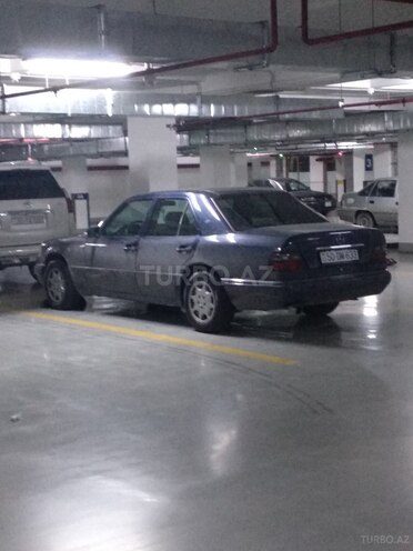 Mercedes E 220 1995, 568,000 km - 0.2 l - Sumqayıt