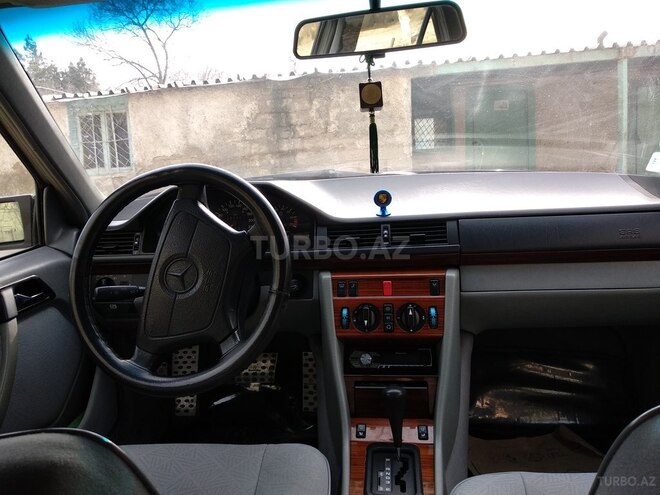 Mercedes E 220 1995, 568,000 km - 0.2 l - Sumqayıt