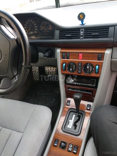 Mercedes E 220 1995, 568,000 km - 0.2 l - Sumqayıt