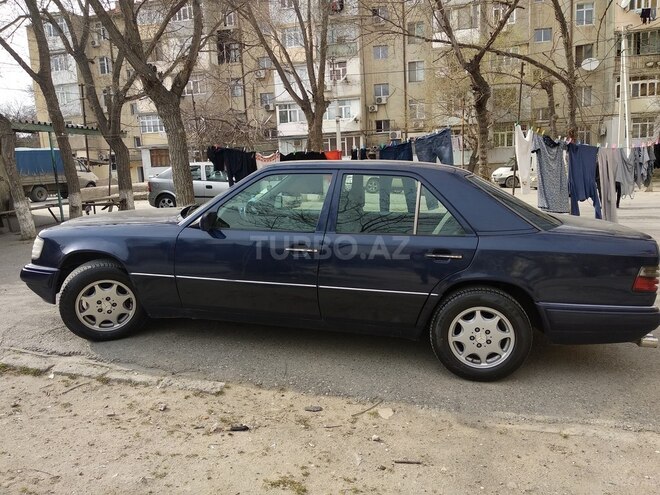 Mercedes E 220 1995, 568,000 km - 0.2 l - Sumqayıt