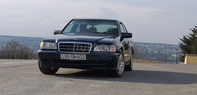 Mercedes C 220 1999, 330,000 km - 2.2 л - Qusar