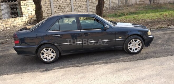Mercedes C 220 1999, 330,000 km - 2.2 л - Qusar