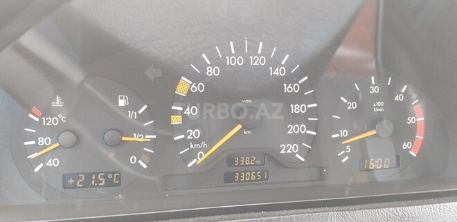 Mercedes C 220 1999, 330,000 km - 2.2 л - Qusar