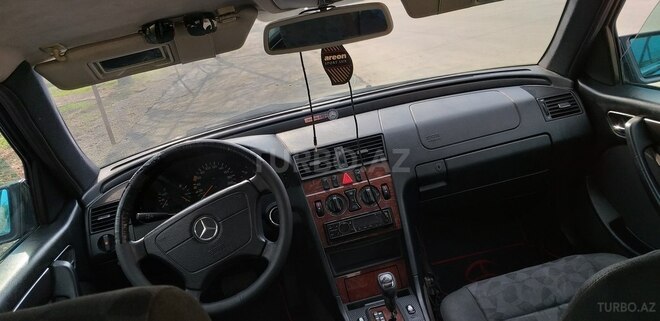 Mercedes C 220 1999, 330,000 km - 2.2 л - Qusar