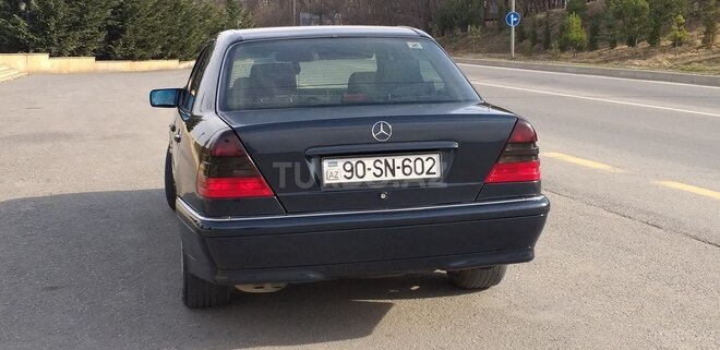 Mercedes C 220 1999, 330,000 km - 2.2 л - Qusar