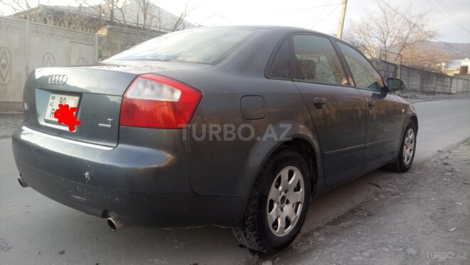 Audi A4 2003, 325,000 km - 1.8 l - Şəki