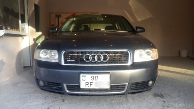 Audi A4 2003, 325,000 km - 1.8 l - Şəki