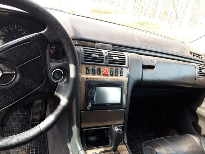 Mercedes E 240 1999, 340,000 km - 2.4 l - Masallı