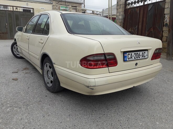 Mercedes E 220 2001, 253,500 km - 2.2 л - Bakı