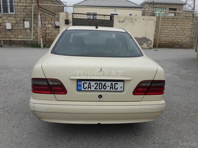Mercedes E 220 2001, 253,500 km - 2.2 л - Bakı