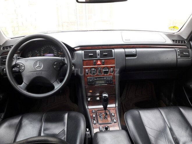 Mercedes E 220 2001, 253,500 km - 2.2 л - Bakı