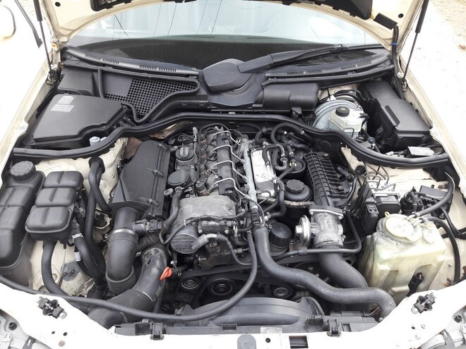 Mercedes E 220 2001, 253,500 km - 2.2 л - Bakı