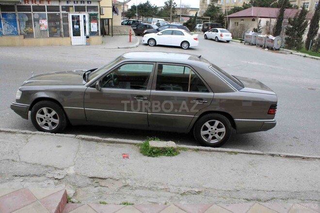 Mercedes E 250 1990, 312,000 km - 2.5 l - Bakı