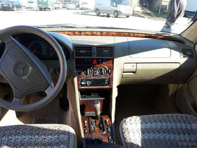 Mercedes C 240 1998, 273,000 km - 2.6 l - Bakı
