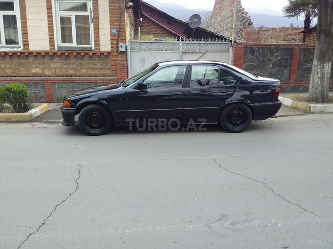 BMW 316 1991, 140,000 km - 1.6 l - Zaqatala