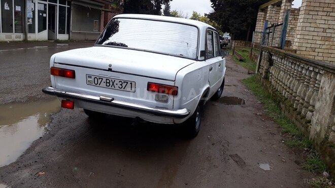 LADA (VAZ) 21011 1979, 230,000 km - 1.5 l - Astara