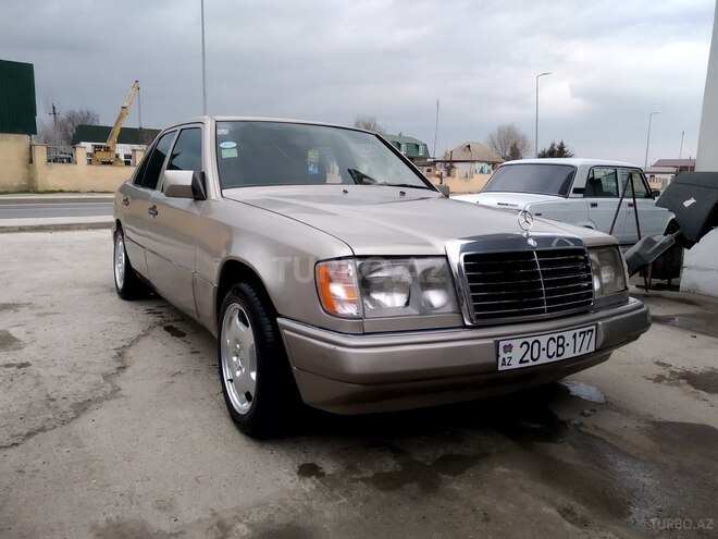Mercedes E 200 1990, 211,182 km - 2.0 л - Sabirabad