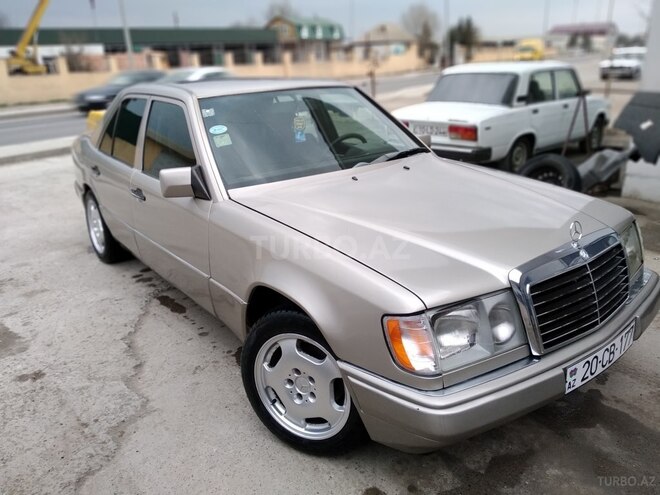 Mercedes E 200 1990, 211,182 km - 2.0 л - Sabirabad