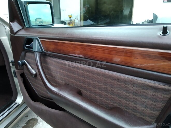 Mercedes E 200 1990, 211,182 km - 2.0 л - Sabirabad