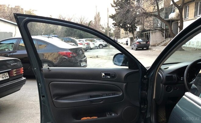 Volkswagen Passat 2005, 227,000 km - 1.8 l - Bakı