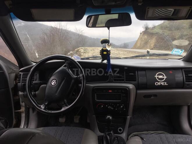 Opel Vectra 1996, 256,000 km - 2.0 l - Quba