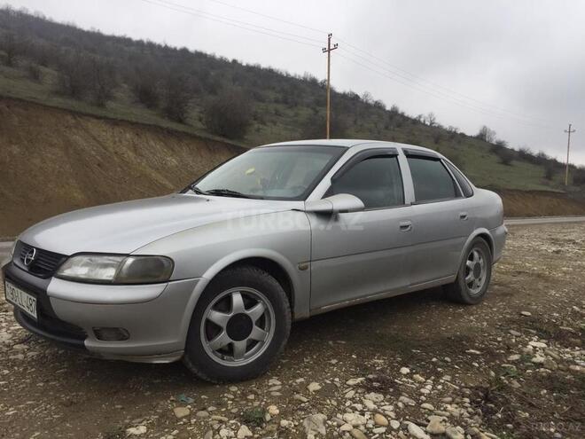 Opel Vectra 1996, 256,000 km - 2.0 l - Quba