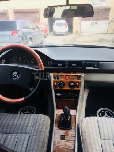Mercedes E 200 1991, 230,000 km - 2.0 l - Bakı