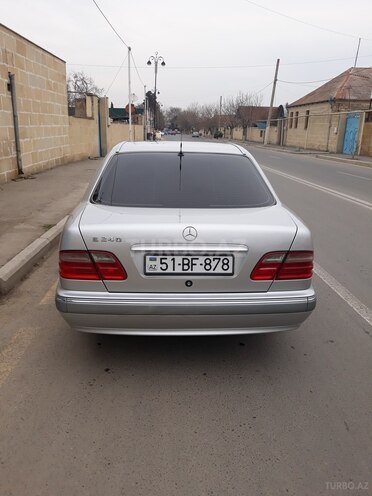 Mercedes E 240 2001, 239,600 km - 2.4 l - Gəncə