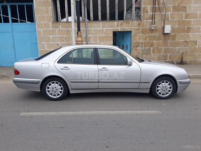 Mercedes E 240 2001, 239,600 km - 2.4 l - Gəncə