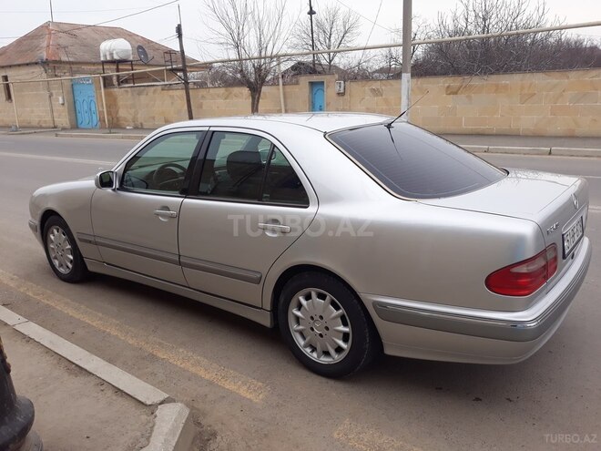 Mercedes E 240 2001, 239,600 km - 2.4 l - Gəncə