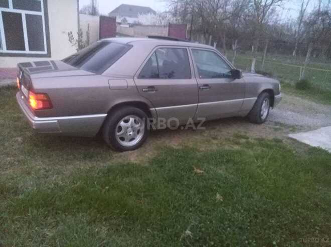 Mercedes E 230 1988, 250,000 km - 2.3 л - Bakı