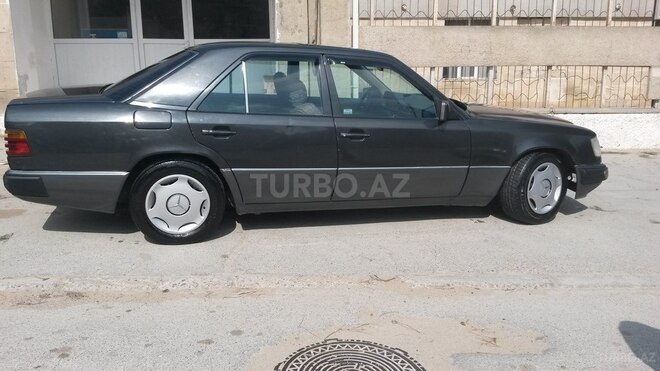 Mercedes E 250 1992, 145,000 km - 2.5 л - Bakı
