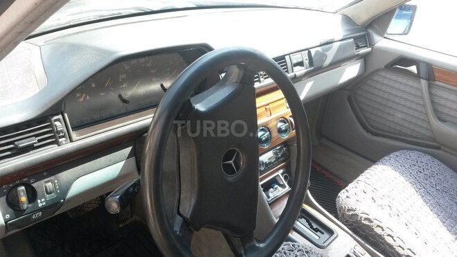 Mercedes E 250 1992, 145,000 km - 2.5 л - Bakı
