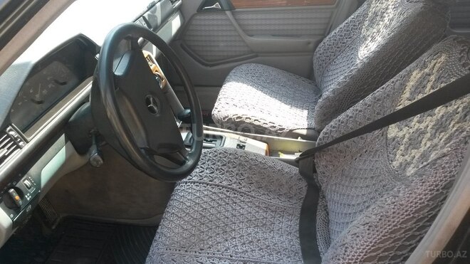 Mercedes E 250 1992, 145,000 km - 2.5 л - Bakı