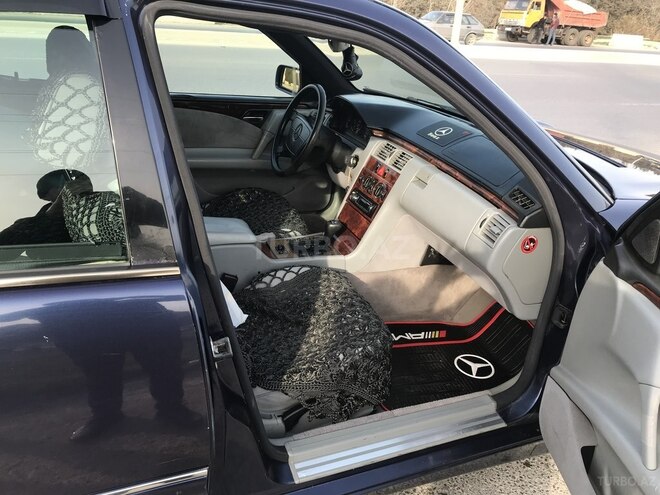 Mercedes E 240 1998, 213,381 km - 0.3 l - Bakı