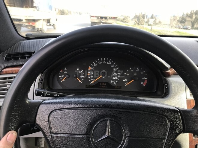 Mercedes E 240 1998, 213,381 km - 0.3 l - Bakı