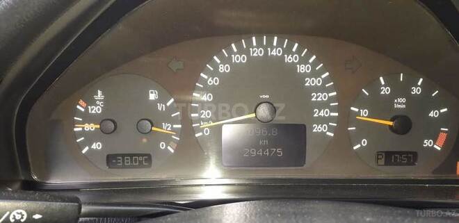 Mercedes E 220 2001, 270,000 km - 2.2 l - Bakı