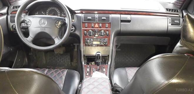 Mercedes E 220 2001, 270,000 km - 2.2 l - Bakı